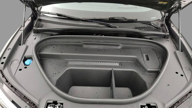 2025 Audi SQ6 e-tron Prestige