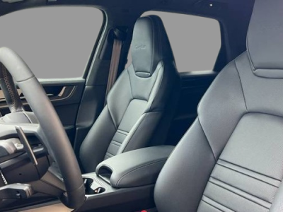 2025 Porsche Cayenne Turbo E-Hybrid SUV