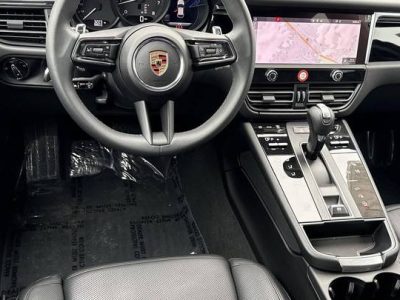 2025 Porsche Macan AWD