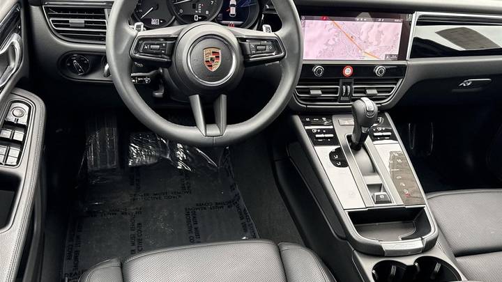 2025 Porsche Macan AWD