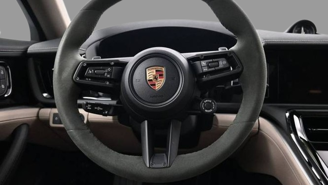2025 Porsche Panamera 4 E-Hybrid AWD