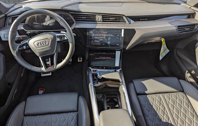 2025 Audi SQ8 e-tron Prestige SUV