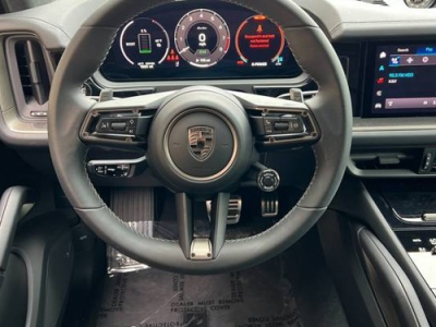 2025 Porsche Cayenne Turbo E-Hybrid SUV