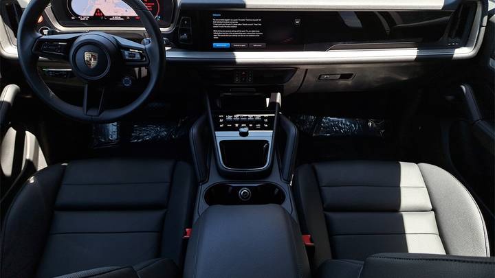 2025 Porsche Cayenne AWD