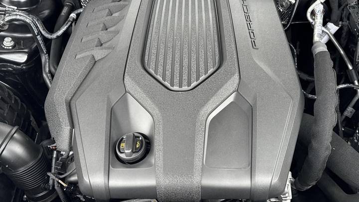 2025 Porsche Macan AWD