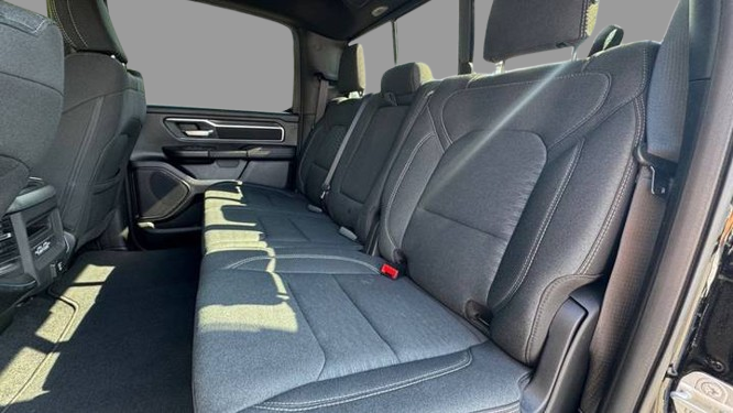 2025 Ram 1500 Big Horn Crew Cab 5'7" Box 4WD