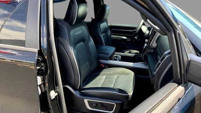 2025 Ram 1500 Laramie Crew Cab 5'7" Box 4WD