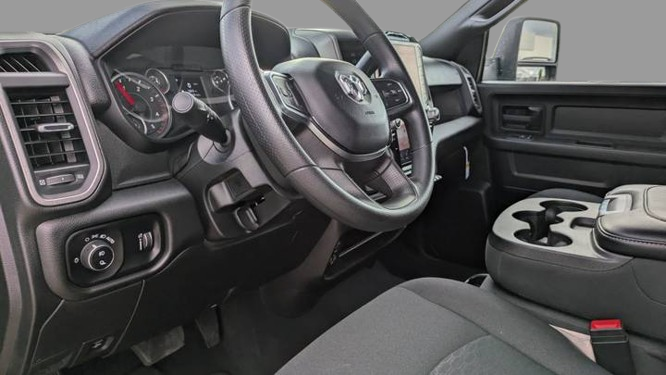 2025 Ram 3500 Tradesman Crew Cab 8' Box 4WD
