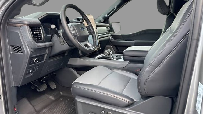 2025 Ford F-150 Lightning LARIAT
