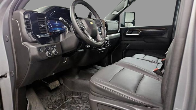 2025 Chevrolet Silverado 3500HD LT Crew Cab Long Bed 4WD