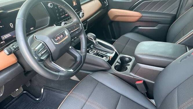 2025 GMC Canyon AT4 4WD