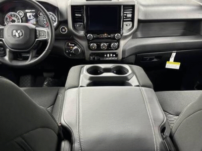 2025 Ram 1500 Tradesman Crew Cab 5'7" Box 4WD