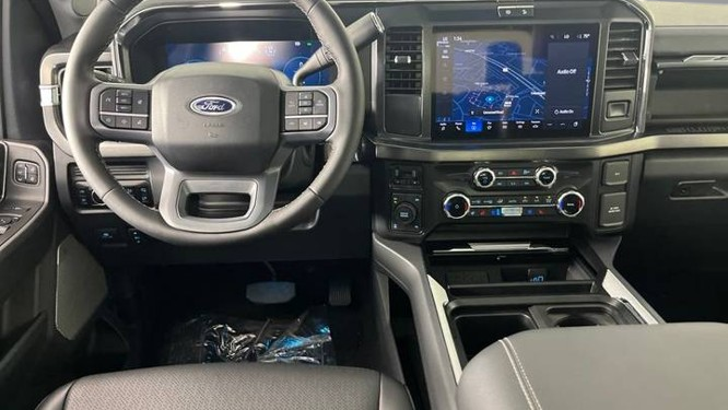 2025 Ford Super Duty F-350 King Ranch Crew Cab 6.75' Box 4WD