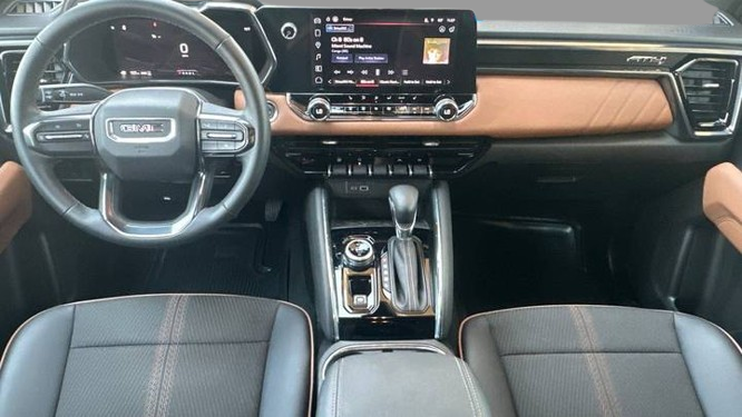 2025 GMC Canyon AT4 4WD