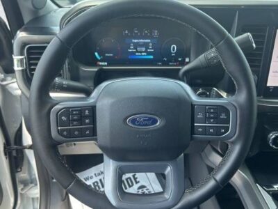 2025 Ford Super Duty F-350 LARIAT Crew Cab 6.75' Box 4WD