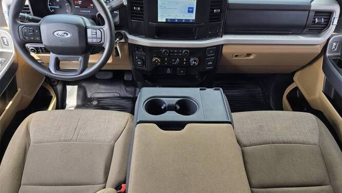 2024 Ford Super Duty F-450 XLT Crew Cab 8' Box DRW 4WD