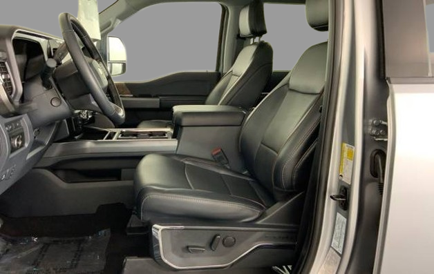 2024 Ford Super Duty F-450 LARIAT Crew Cab 8' Box DRW 4WD