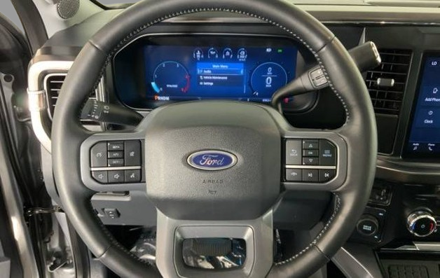 2024 Ford Super Duty F-450 LARIAT Crew Cab 8' Box DRW 4WD