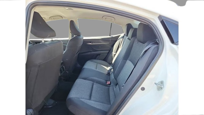 2025 Toyota Camry Hybrid LE FWD