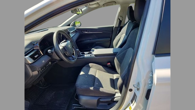 2025 Toyota Camry Hybrid LE FWD