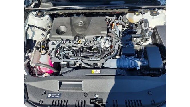 2025 Toyota Camry Hybrid LE FWD